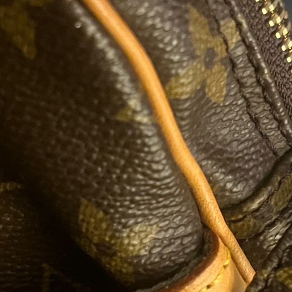 Louis Vuitton Danube Crossbody Bag - Picture 13 of 16